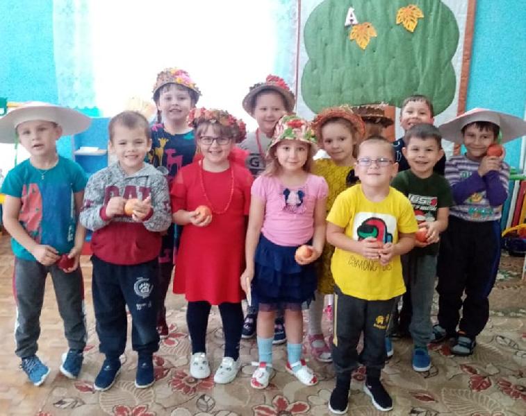 Воспитанники детского сада «Боровичок» в Новоильинке весело встретили праздник осени