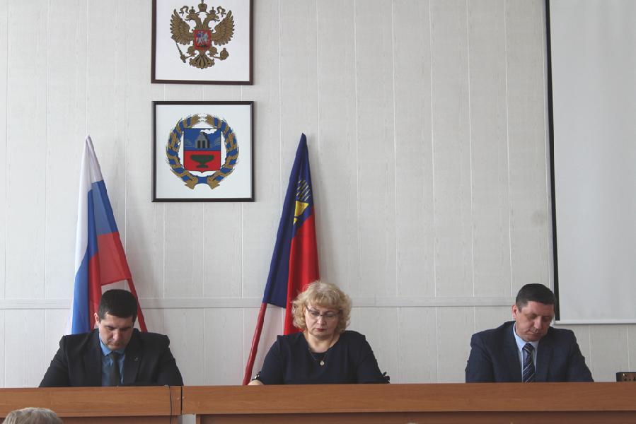 Труженикам Хабарского района вручены краевые награды Труженикам Хабарского района вручены краевые награды