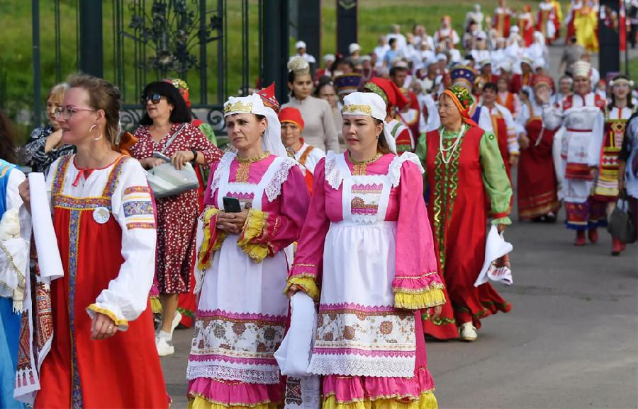 Наследие в наших сердцах и… базе данных: зачем в России создают этнореестр