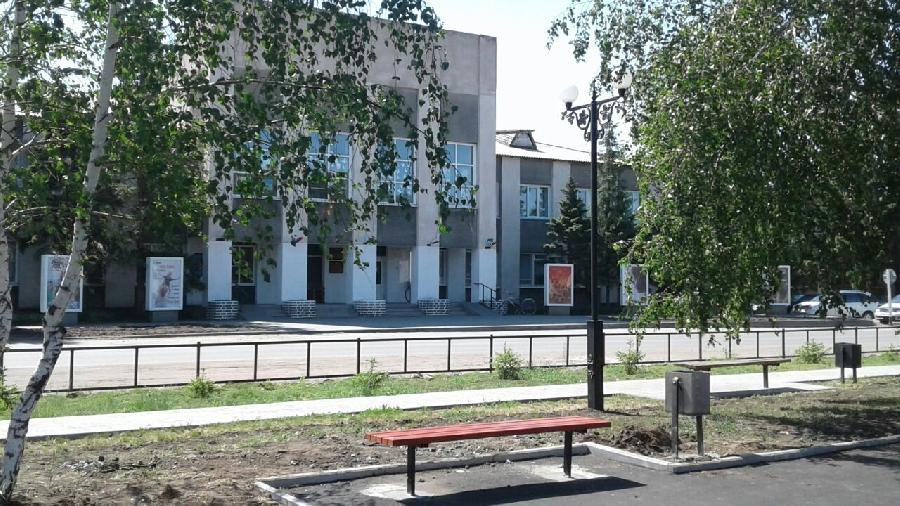 Скамейки стали завершающим штрихом в  благоустройстве хабарской площади Ленина
