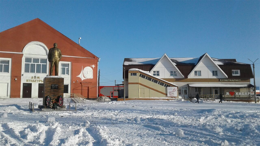Отсверкала ёлочка: в Хабарах демонтировали новогодний снежный городок