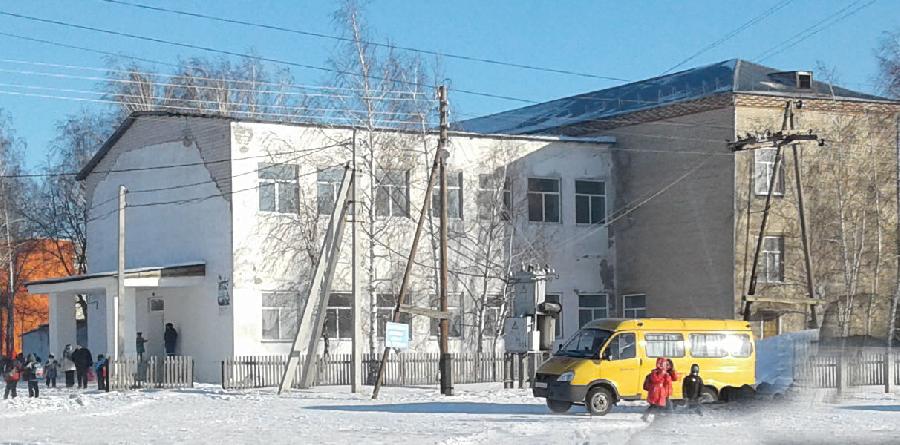 В Хабарской школе № 1 отремонтируют спортзал, а в Ильинской - заменят окна
