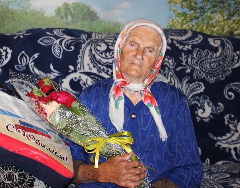 Жительница посёлка Малопавловка Мария Николаевна Горшкова отметила свой 90-летний юбилей