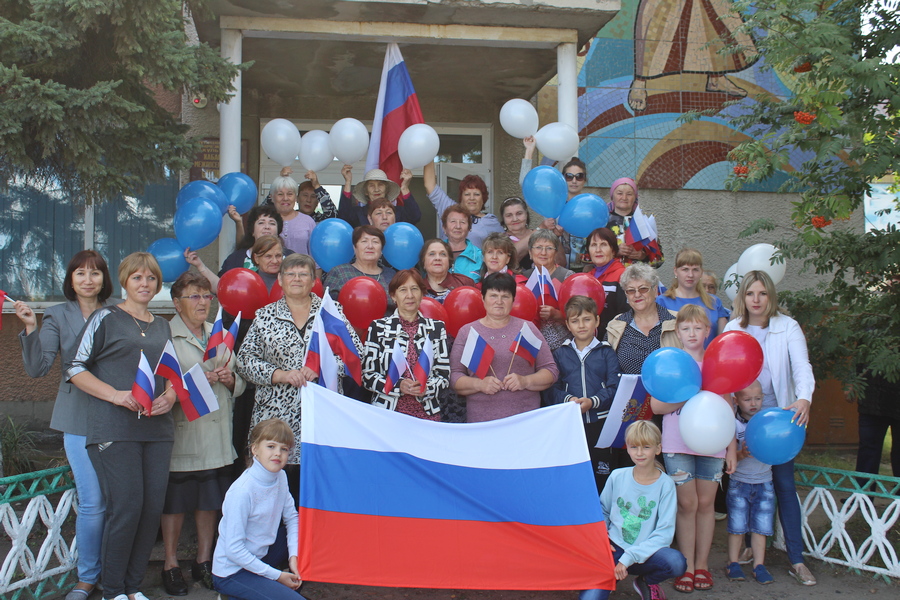 В Хабарах отмечают День Государственного флага России