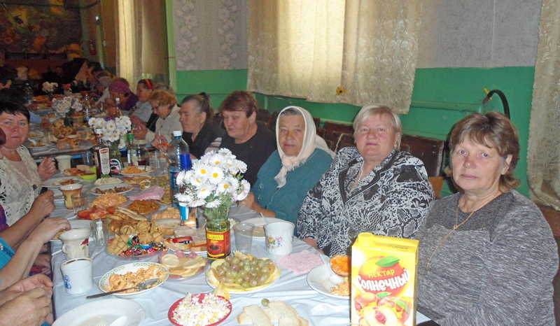 Утянские пенсионеры «зажгли» под весёлую «Цыганочку»