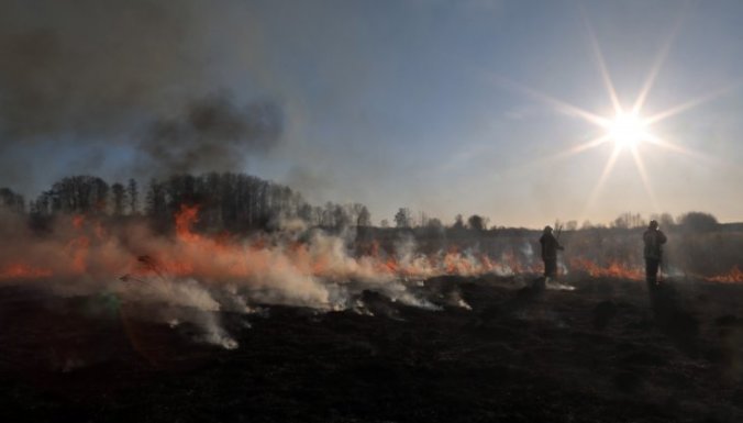 Поработали с огоньком: 15 пожаров за выходные произошло в Хабарском районе